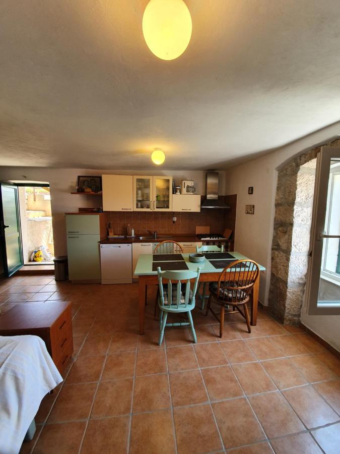 Kaprije Mistral Apartment 외부 사진