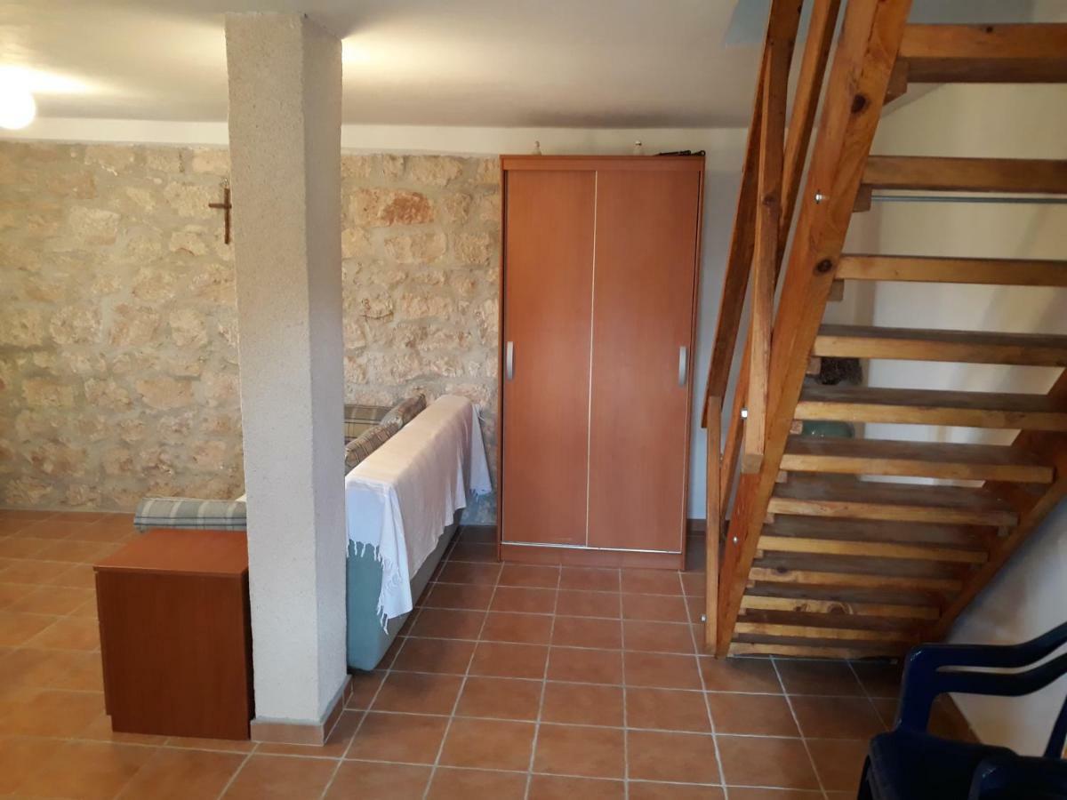 Kaprije Mistral Apartment 외부 사진
